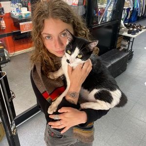 Meet your Posher, Claudia